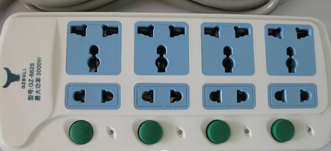 小插座，大生意！从*款贷**2万起家，到市值1091亿的“插座大王”