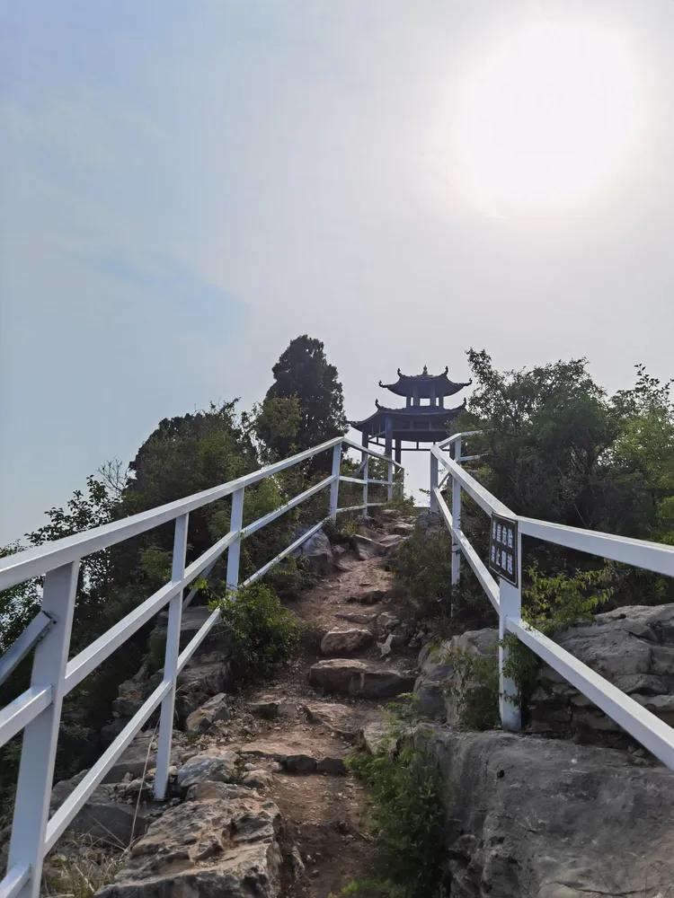 济南灵岩大佛山景区,济南灵岩寺大佛风景区