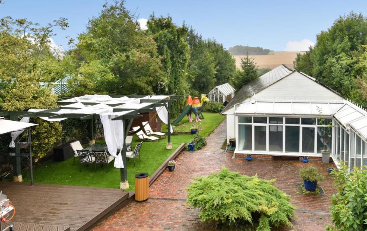 在英国100人民币能买到什么,100万英镑在英国能买什么房子