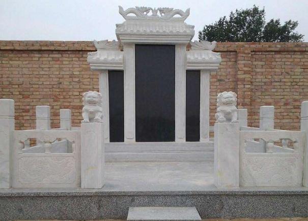 我家祖坟有两个墓碑有什么讲究吗,祖坟埋的墓碑有什么讲究