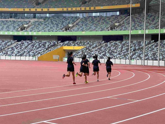 苏炳添冬训地方,苏炳添家中看奥运