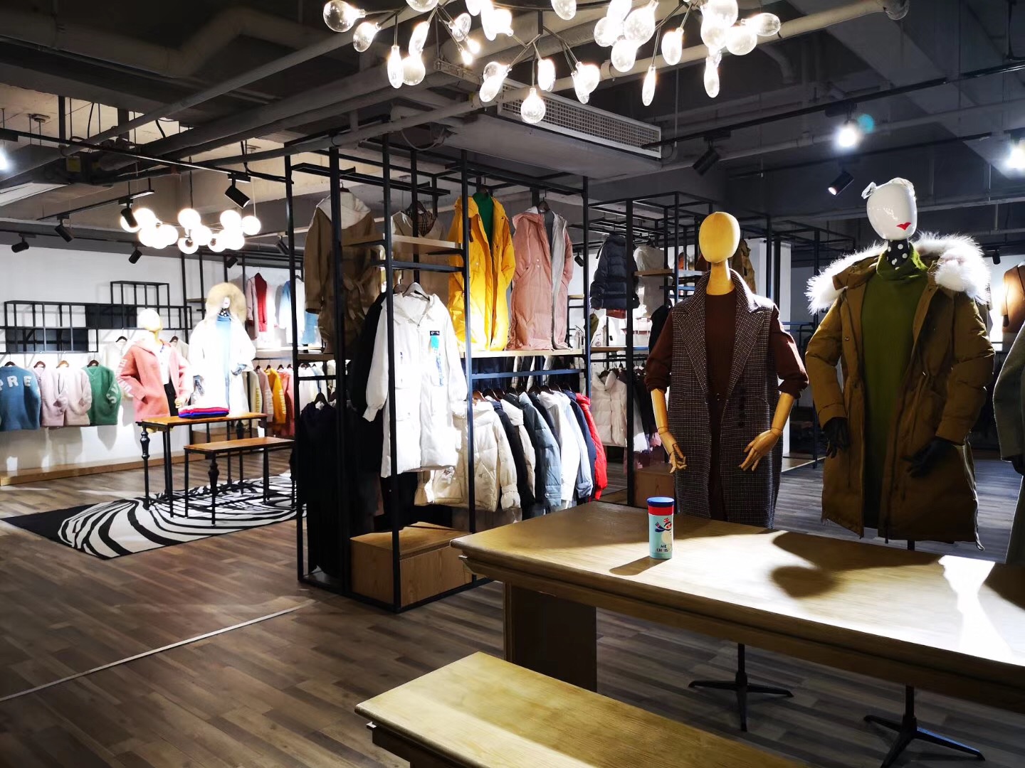 服装店淡季怎么抓销售客户,服装店促销活动怎么做才能吸引人