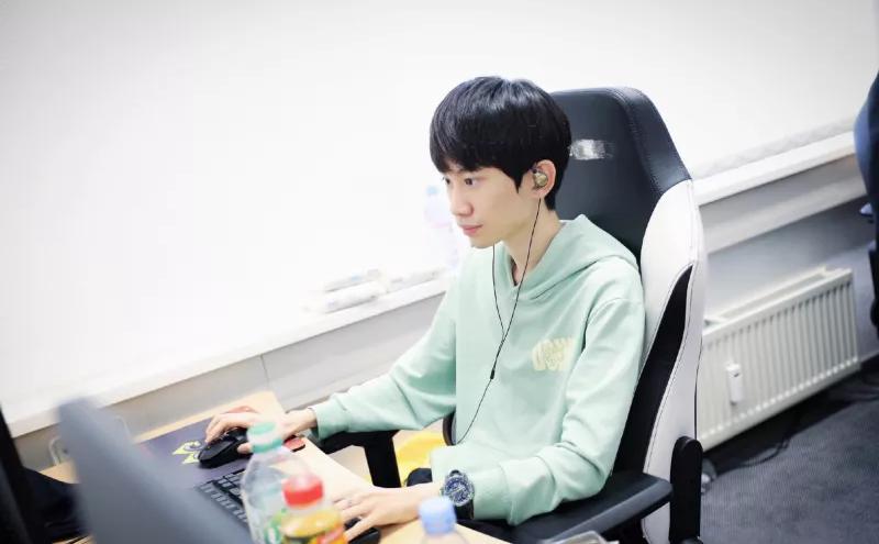 无线鼠标玩游戏有延迟吗,无线鼠标玩不了游戏吗