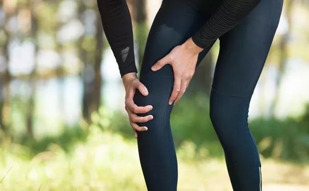 站着腿打软是什么原因,走着腿突然软一下怎么回事