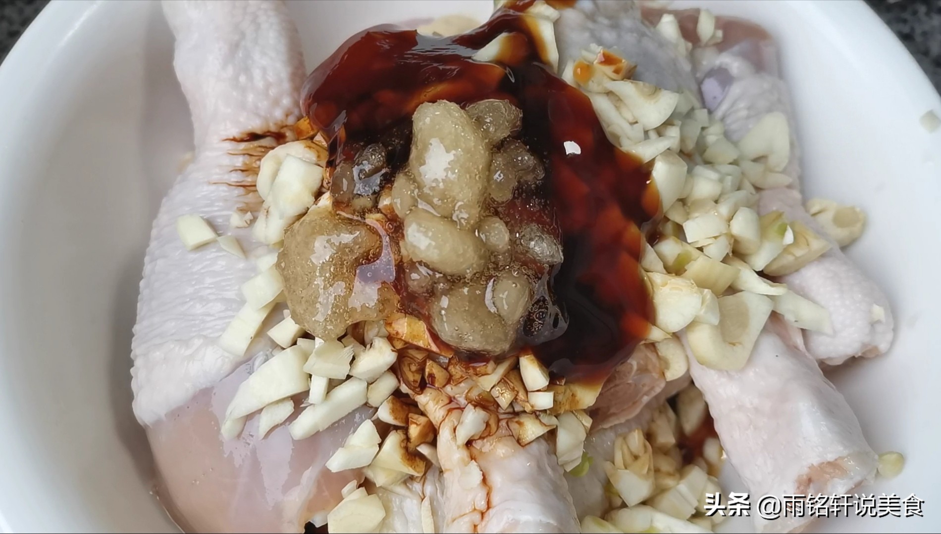 鸡腿怎么做又香又入味馋到流口水,不用一滴水炖一锅鲜香软糯的鸡腿