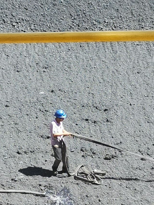 生活是一把无情的刀原唱,生活是一把无情刻刀清唱