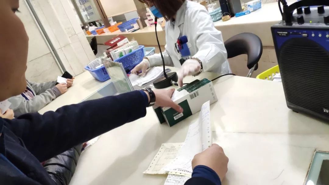 肺癌中早期吃靶向药能生存多久,得了肺癌不吃药会怎么样