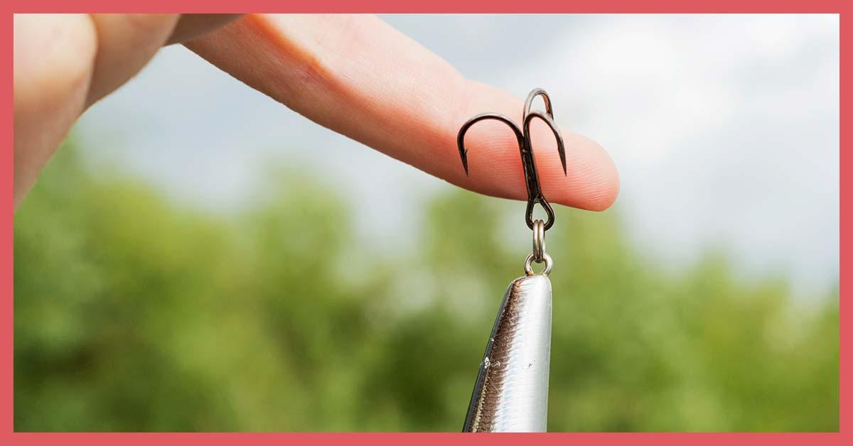 钓鱼被鱼钩钩到手怎么处理,钓鱼钩被水草钩住了怎么办