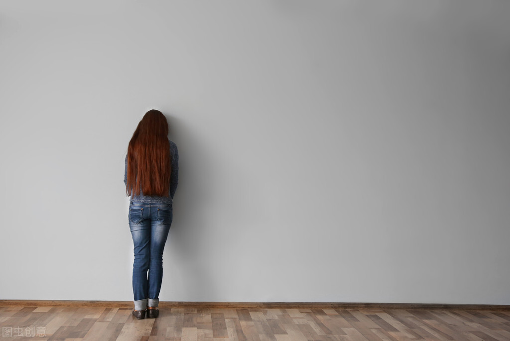 男朋友生气摔东西要分手吗,男朋友生气要分手不回信息