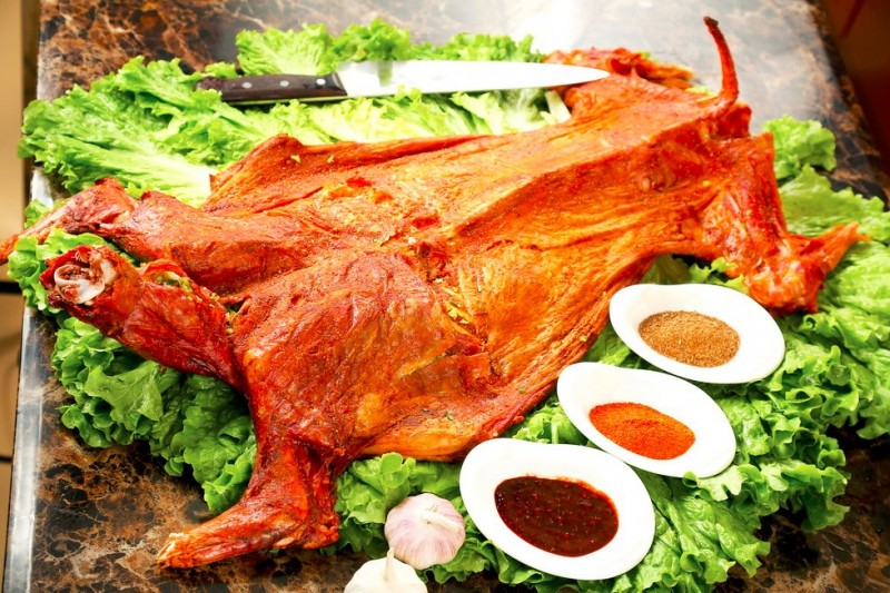 美食推荐齐鲁风味烤全羊,来疆回味烤全羊