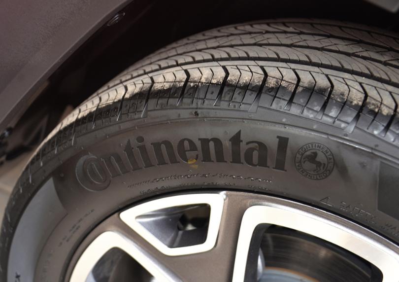 汽车轮胎卡石处理方法,汽车轮胎卡石子需要多久