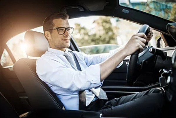 手机如何在汽车挡风玻璃上看导航,白天手机导航怎么投射前挡风玻璃