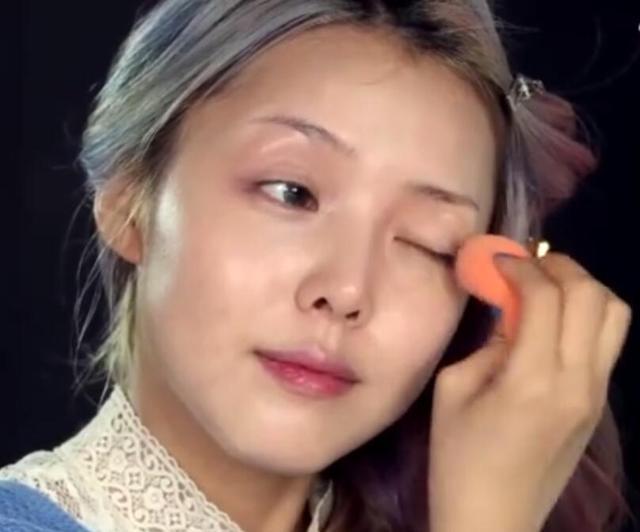 涂bb霜的正确方法不卡粉,涂bb霜时用手拍还是用海绵