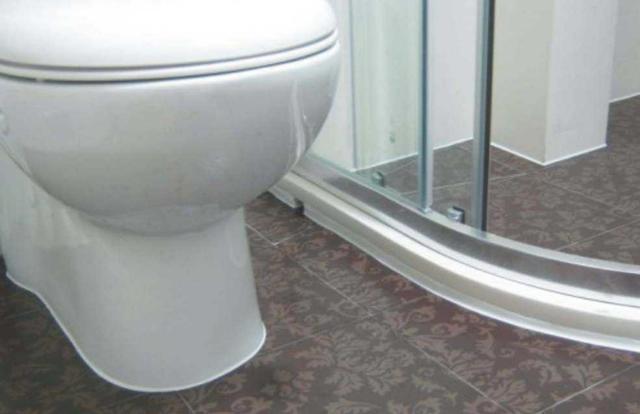 马桶用钢丝球擦出的黑印怎么清理,马桶拐弯污垢用刷子刷不掉