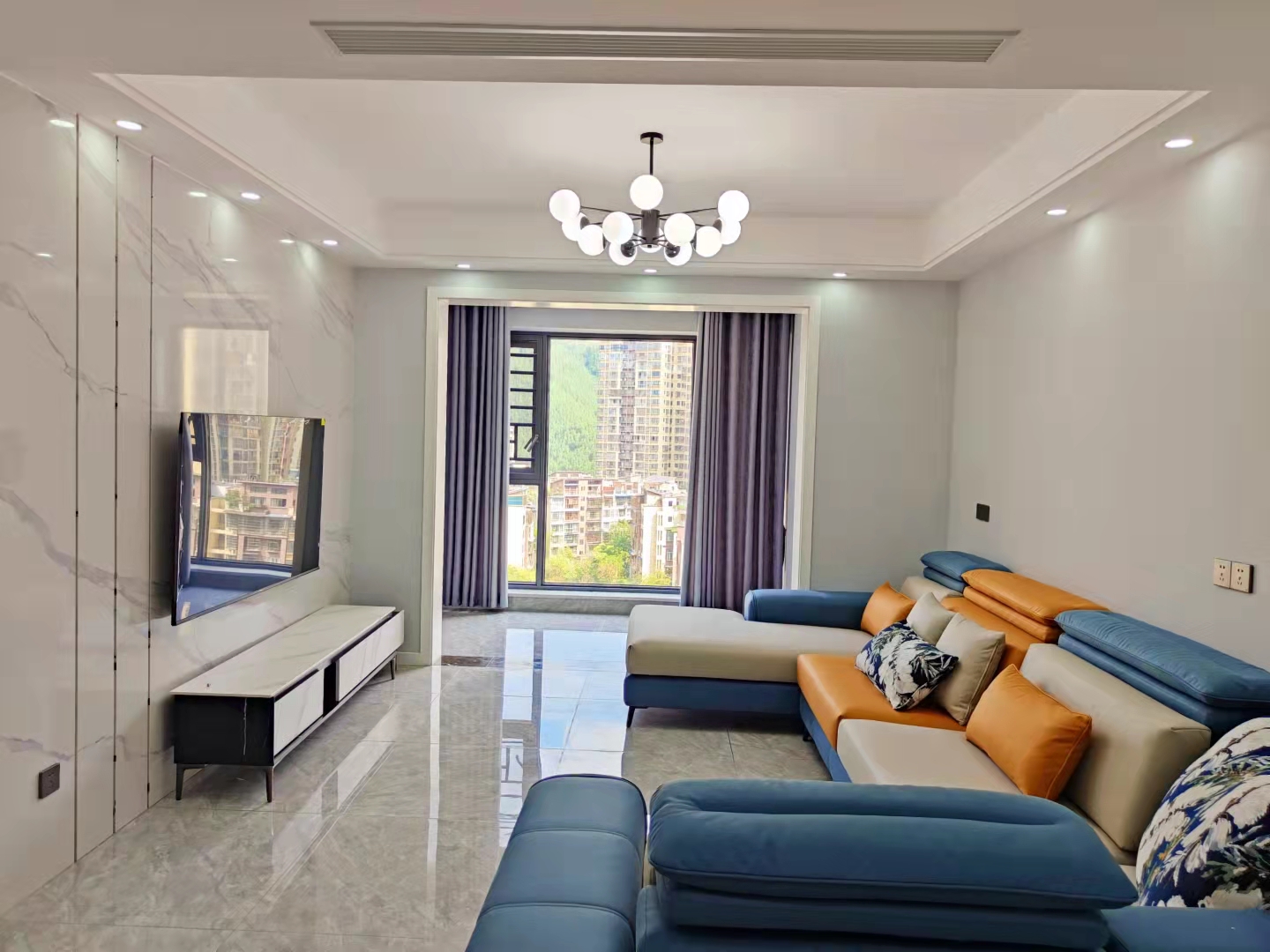 古蔺锦华城，三室两厅现代设计，鱼肚白大理石与钛金线条的碰撞