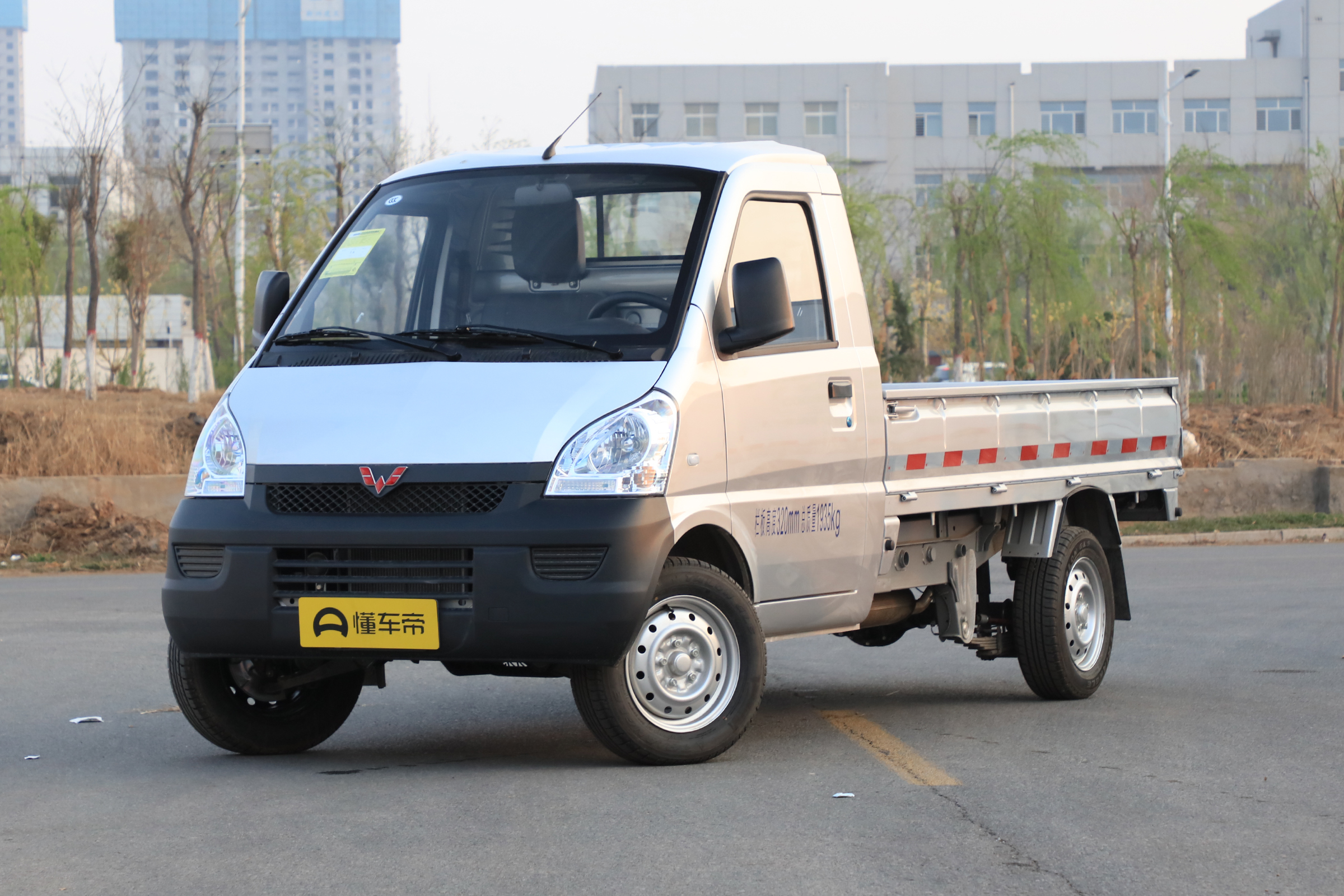 一直很好奇,五菱之光小卡和荣光小卡哪个好