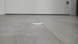 推荐一款简单精致的电脑桌 (实木电脑桌效果图大全2015款)