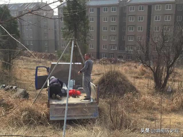 坟墓上应不应该立碑？想必忘记文化传承的人，似乎也就忘记了祖辈