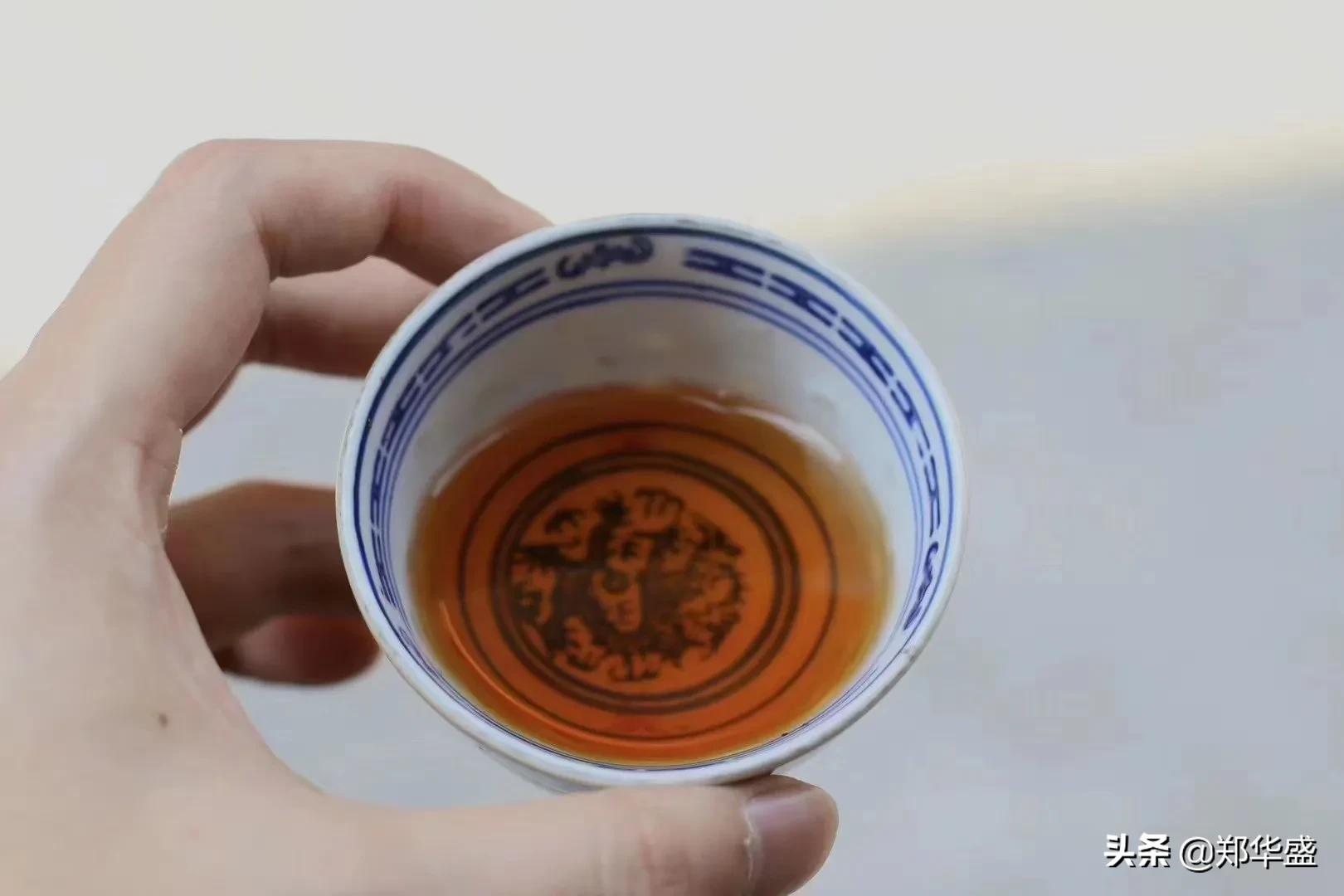 中茶最好喝的一款生茶，06年中茶8901红印铁饼，干仓，带烟味