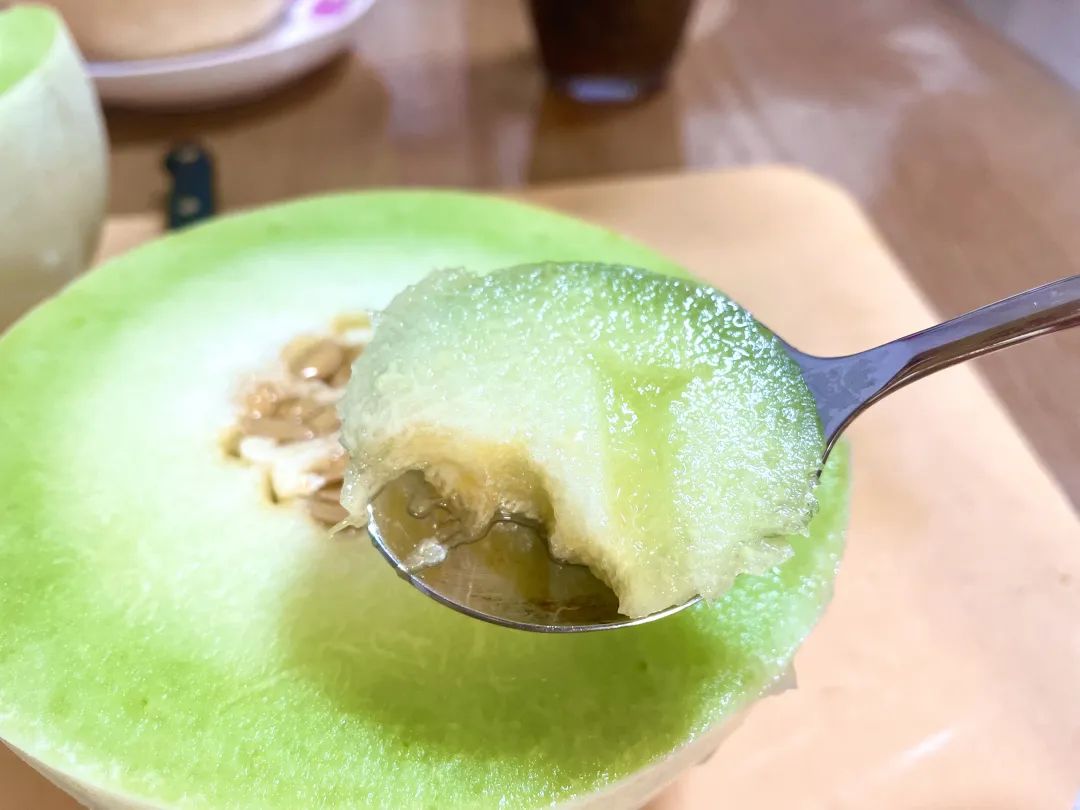 武汉美女：夏天要吃这些好瓜，藤蔓上的水果冰淇淋