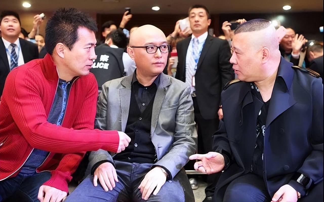 黄健翔前妻孙颖现状,黄健翔一家近照