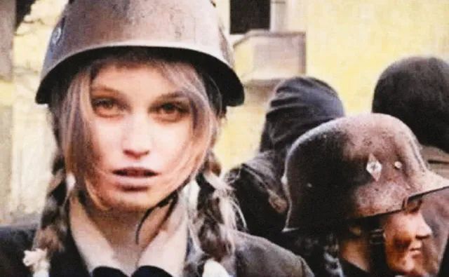 二战奇闻：美国女性脱下*袜丝**，为前线捐献尼龙