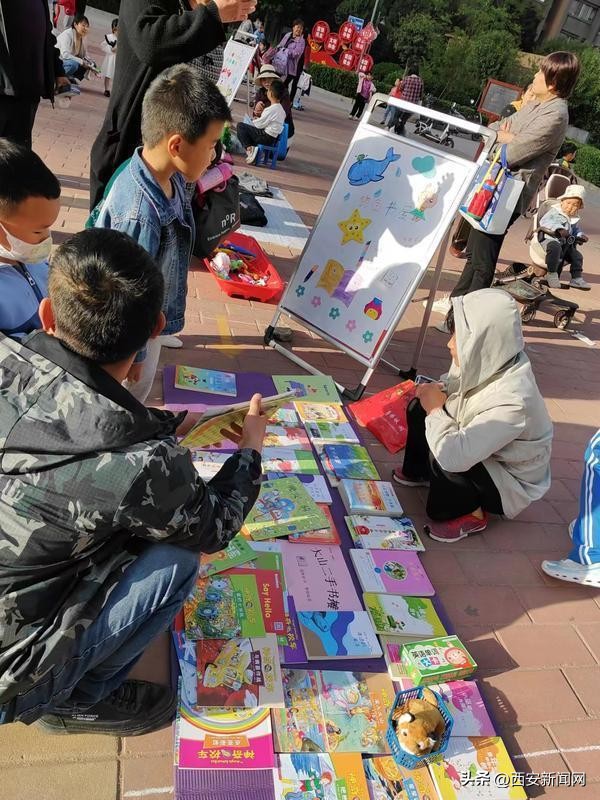 跳蚤市场为活跃经济增添新动力,线下线上同步进行跳蚤市场更热闹