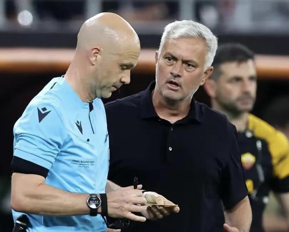 巴萨绝平塞维利亚,巴萨足球中场缺阵