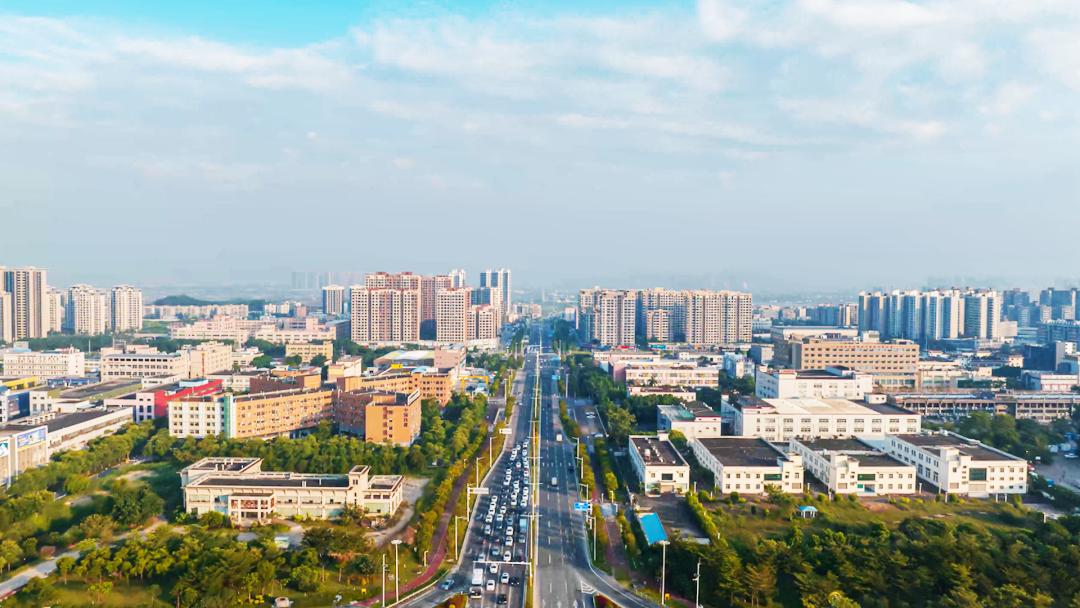 扛起红旗,扛起红旗往前走