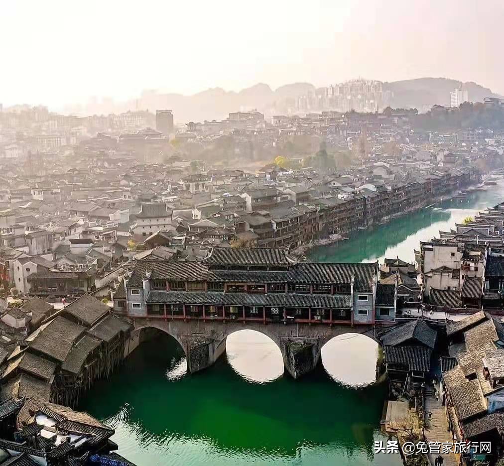 白天的凤凰古镇也很美,凤凰古城值得去么