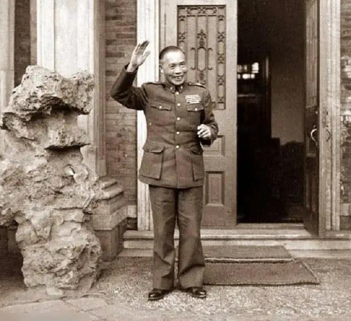 李克农遇国军上校，打了个招呼，周总理怒批李：他若暴露，你负责