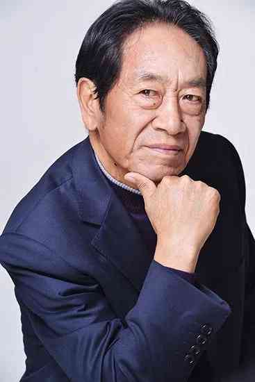 抱孙子的年龄却喜当爸的明星,六位年过60岁无儿无女的明星