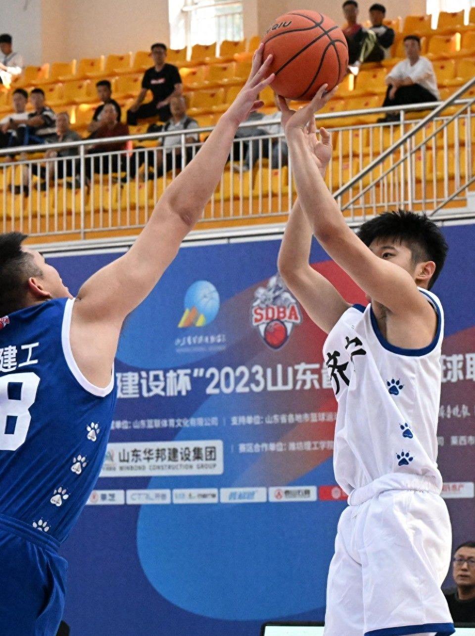 青岛险胜山东齐鲁德比六连胜,山东vs青岛大逆转