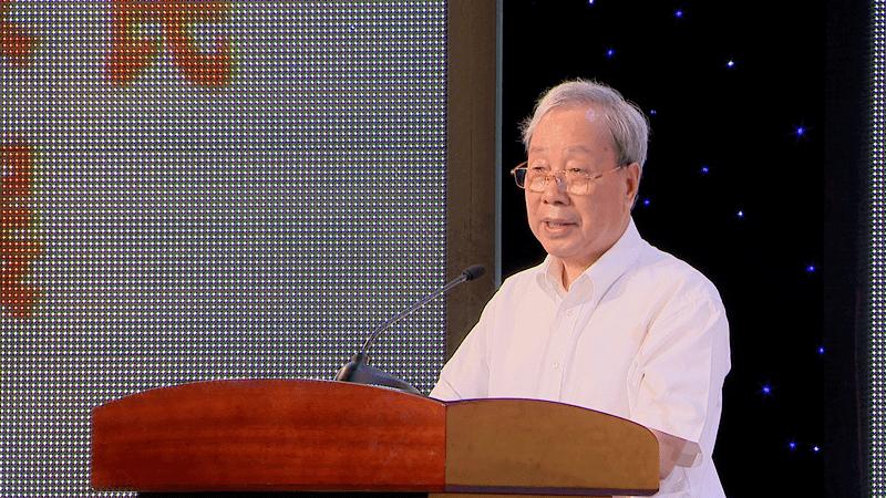 她，从护士到深圳女首富，手握8000项专利，苹果每年上缴100多亿