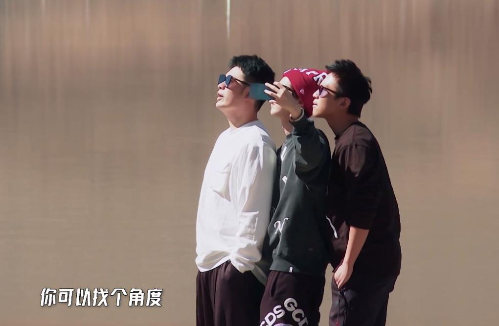 《五哈》彰显温情一幕,他自嘲“马失前蹄”,却尽显处世智慧