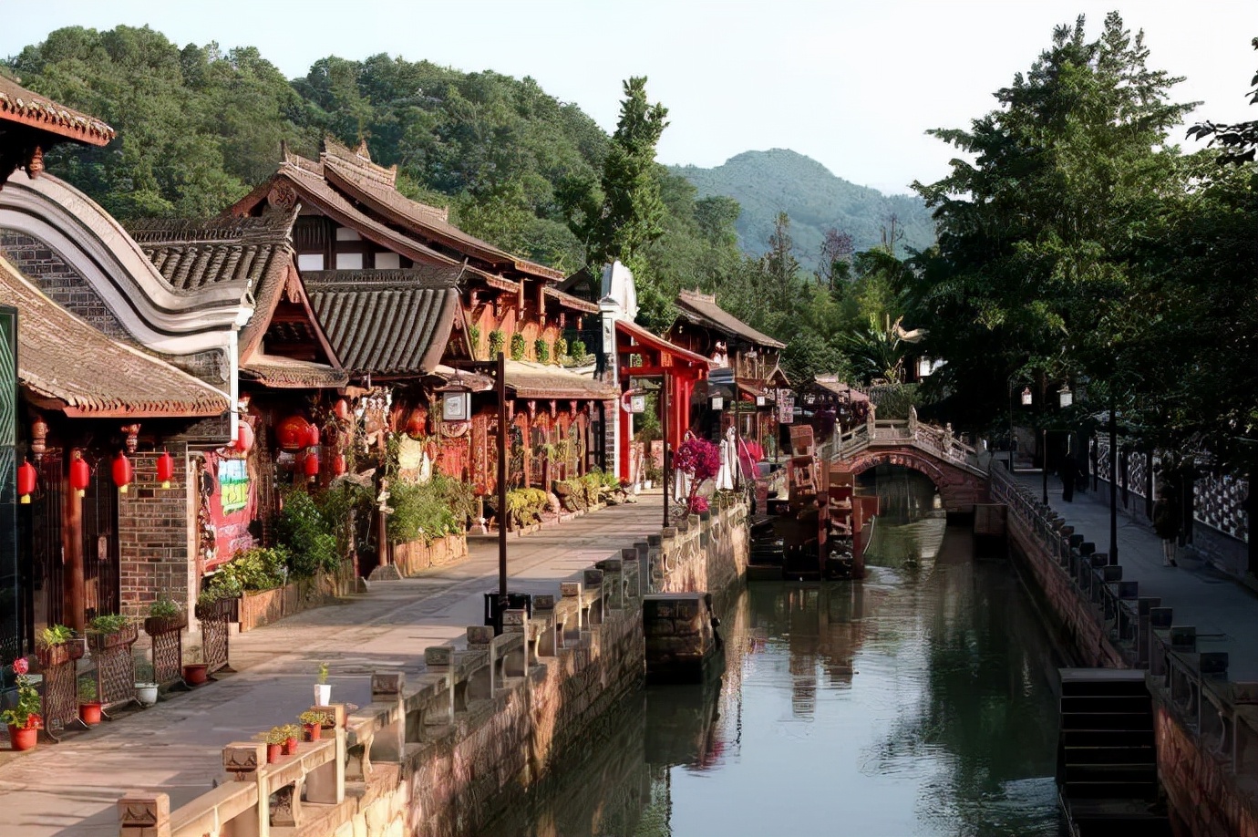 拜水都江堰问道青城山是诗词吗,拜水都江堰问道青城山完整版