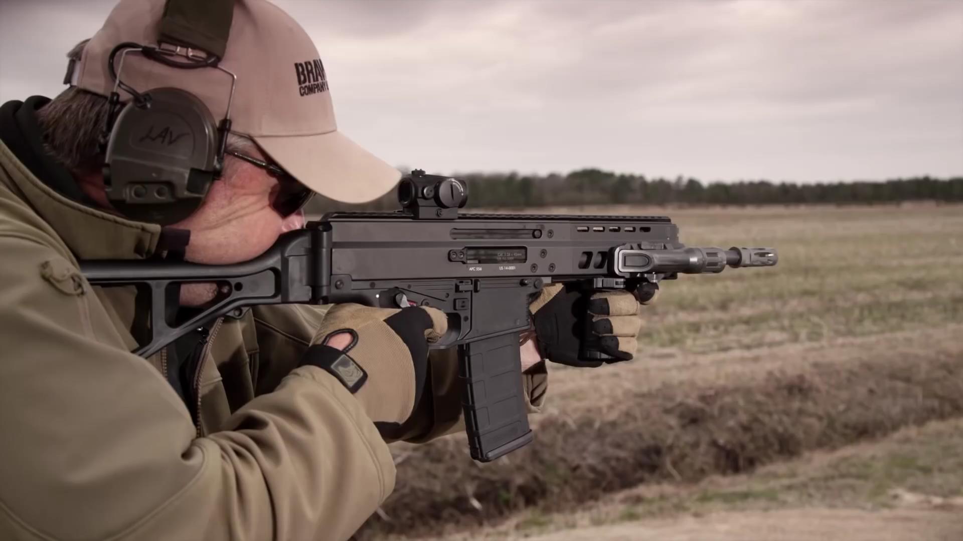 它是一款备受瞩目的装备作为瑞士枪械制造商的杰作广受用户好评