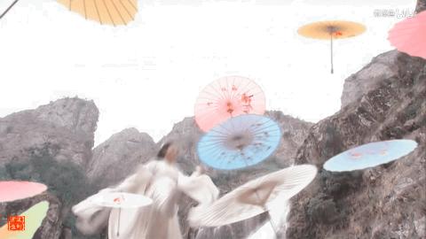 前脚吹“绝色美人”，后脚就被配角狠狠艳压，这些女明星图啥啊