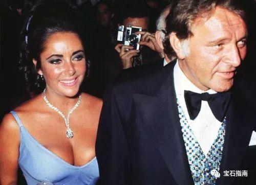 dr钻戒女士买给男士,dr钻戒女生买的那段视频