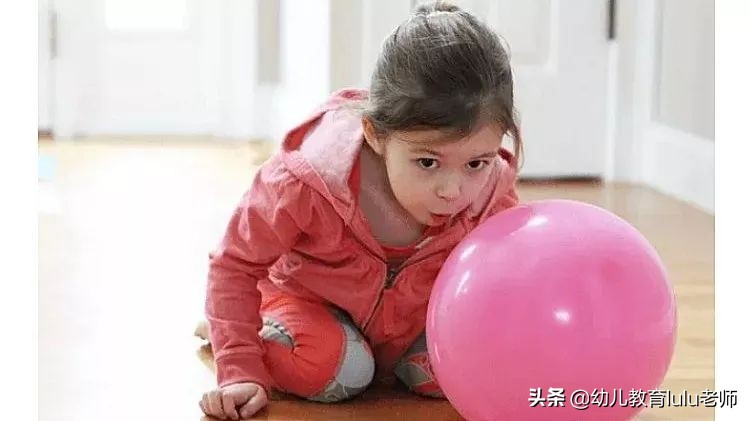 怎么教孩子们拍球,快速让小朋友去学会拍球