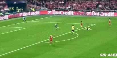 足球场上的尴尬瞬间视频,足球场上的尴尬瞬间笑到肚子疼