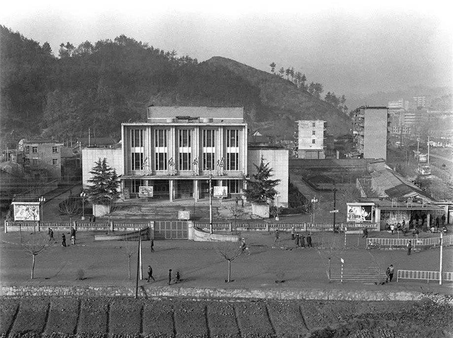 日军日记：*安妇慰**不服从管教，我很愤怒，用*刀刺**插入她的*体下**