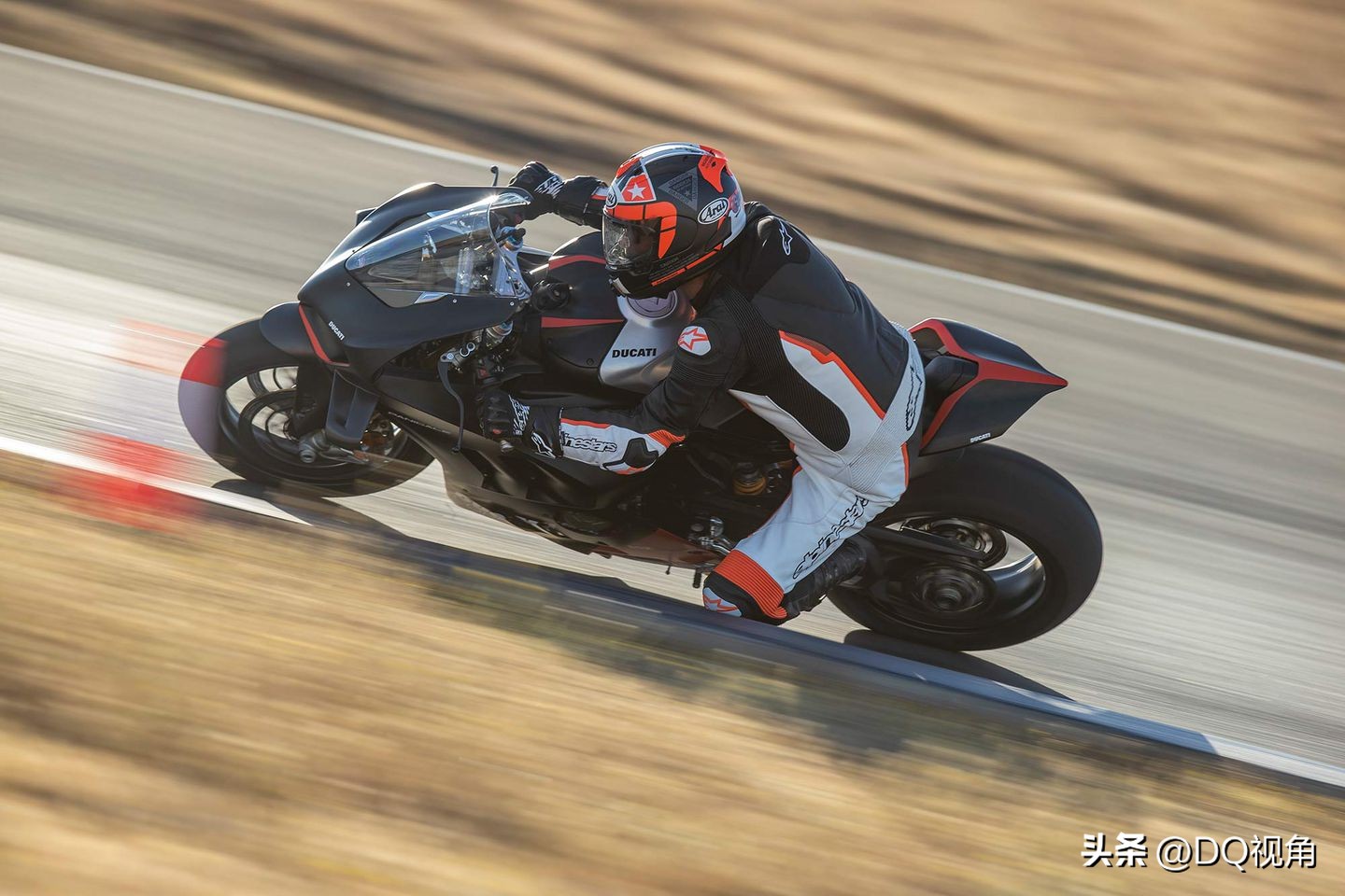 外媒评测2023年年度摩托车,外媒2022年度性能车型