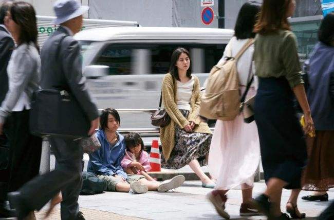 花季少年杀害祖父母，只为了给母亲出气，畸形母爱将儿子变成恶魔