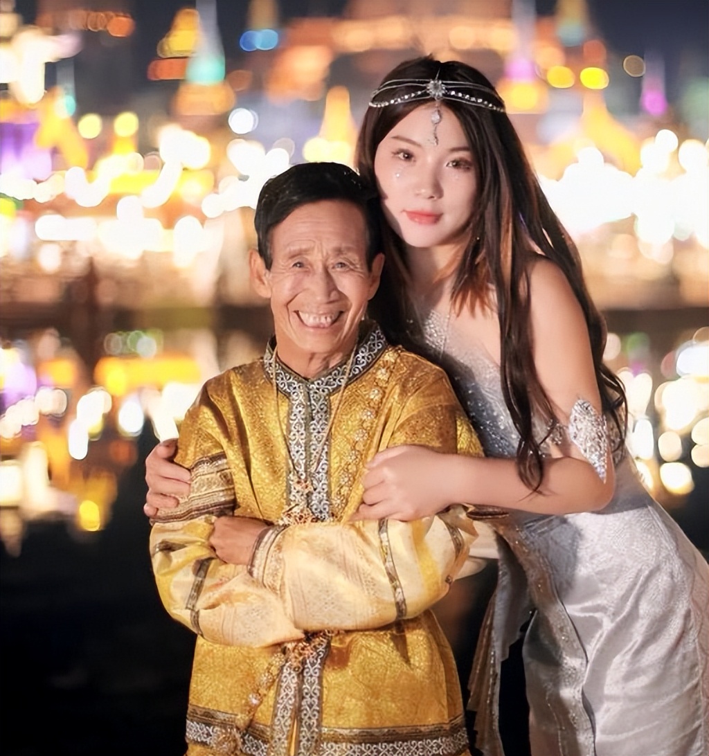 带养父旅游的河南女孩现状,女孩被抛弃养父母靠捡破烂养她