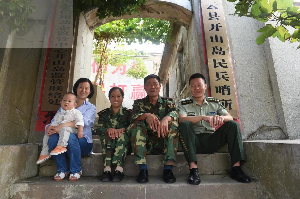 驻守连云港小岛的夫妻俩,江苏夫妻驻守黄海孤岛32年