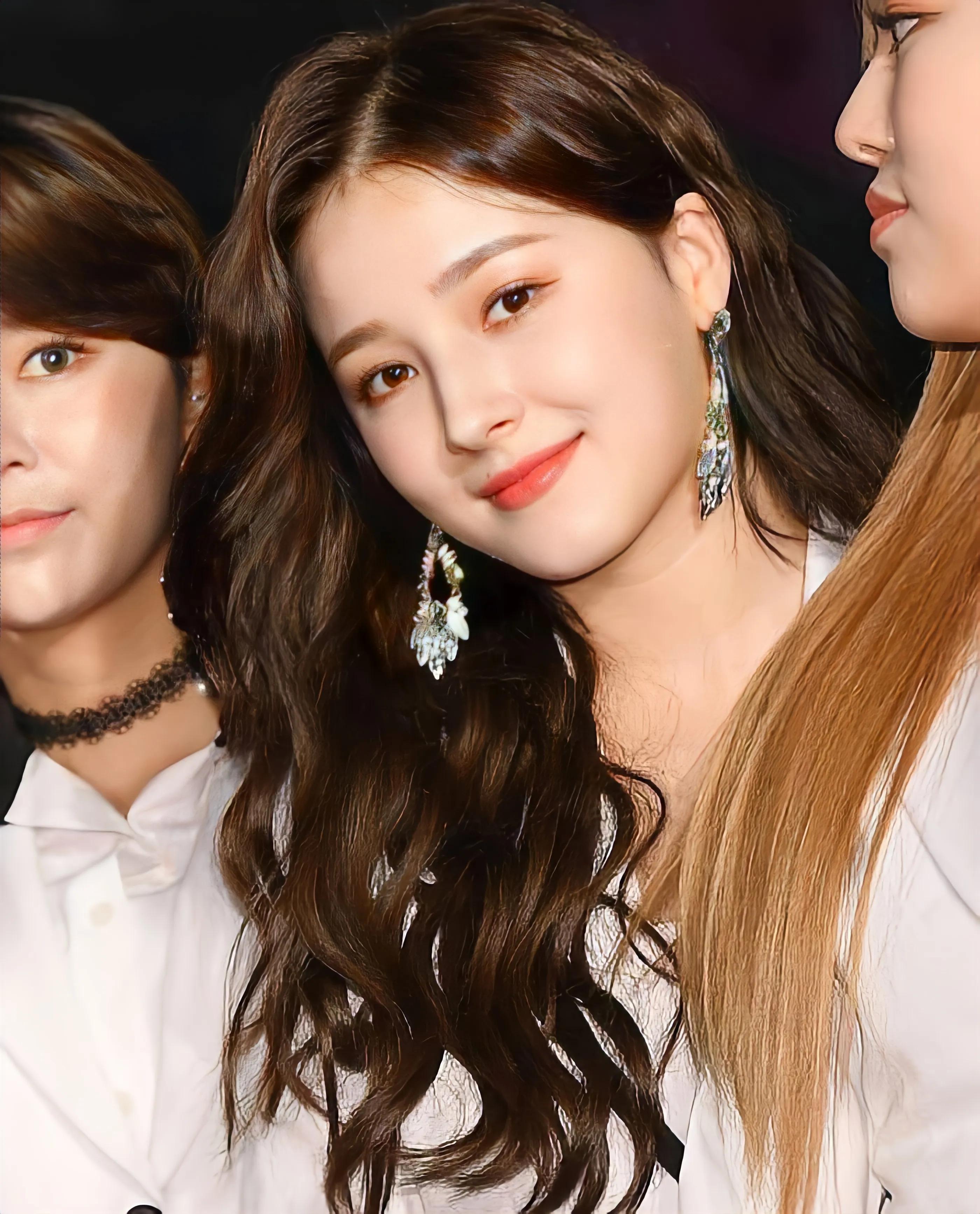 韩国爱豆被偷拍,韩国爱豆被曝出入非法娱乐场所