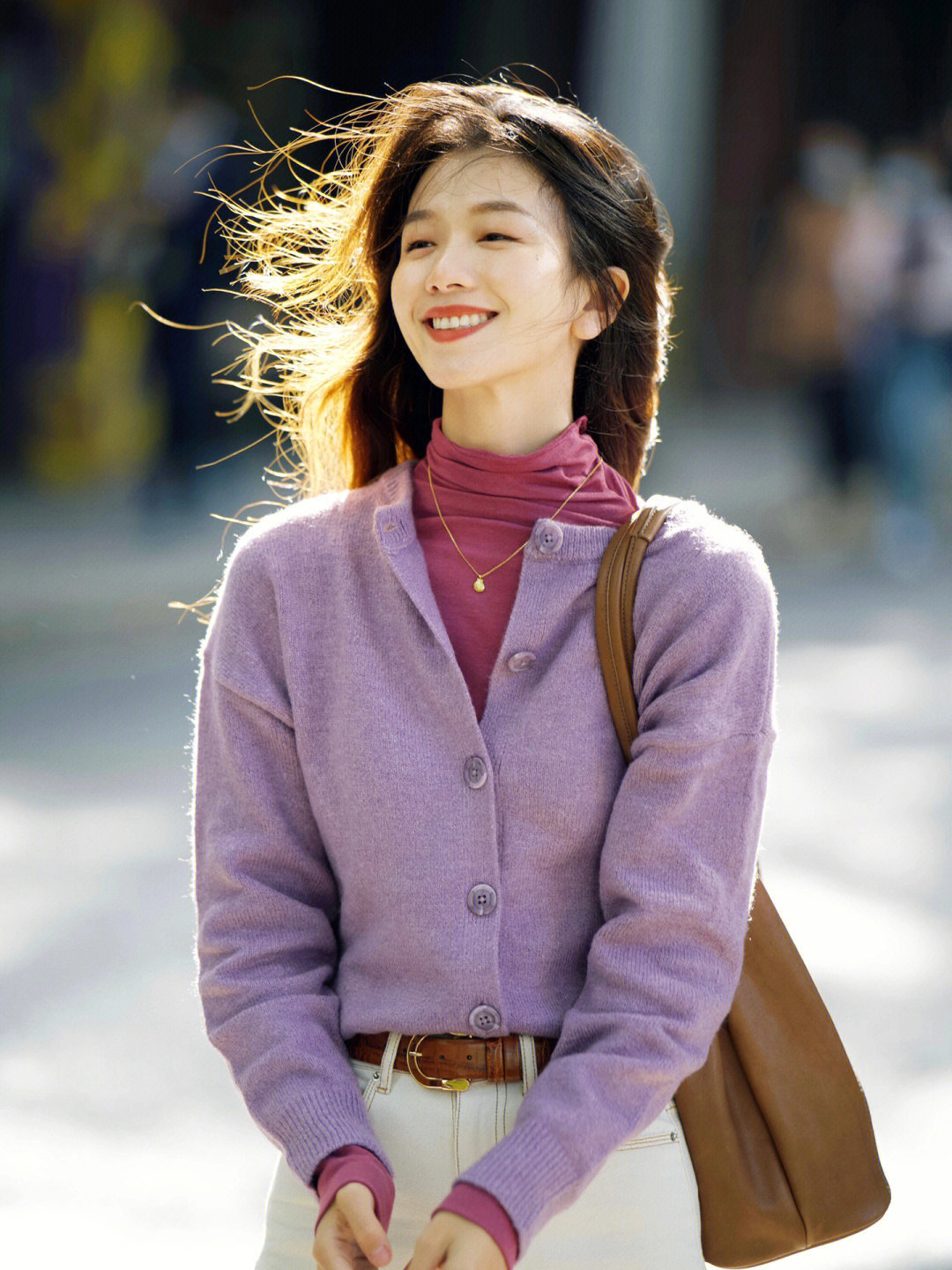 针织衫显瘦配半身裙气质优雅,职场女士针织衫搭配高腰半身裙