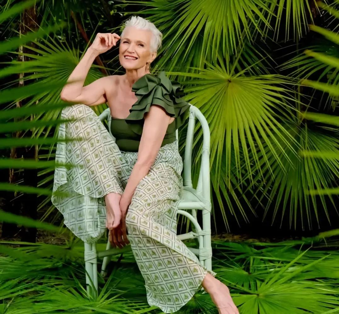 63岁怀孕，70岁全裸拍照，马斯克的亲妈有多强？