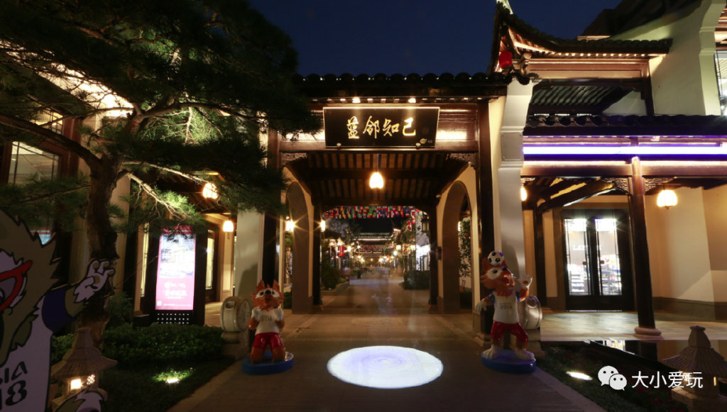 这座颜值逆天的“千岛之城”坐拥金沙白浪，还有机会偶遇荧光海哦